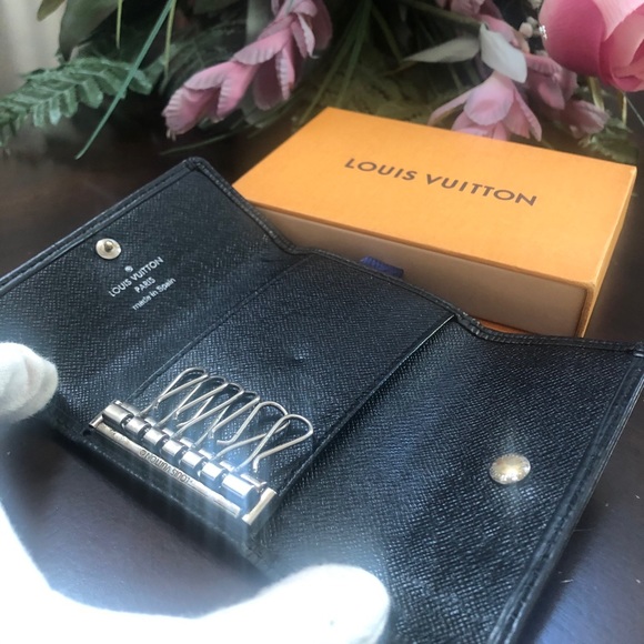 Louis Vuitton epi 6 keycase Wallet - Picture 3 of 10